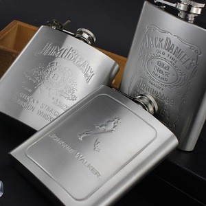 Wholesale Promotion Drinkware Hip Liquor Whiskey Alcohol Flask Funnel Cool Embossed Metal Stainless Steel 7oz