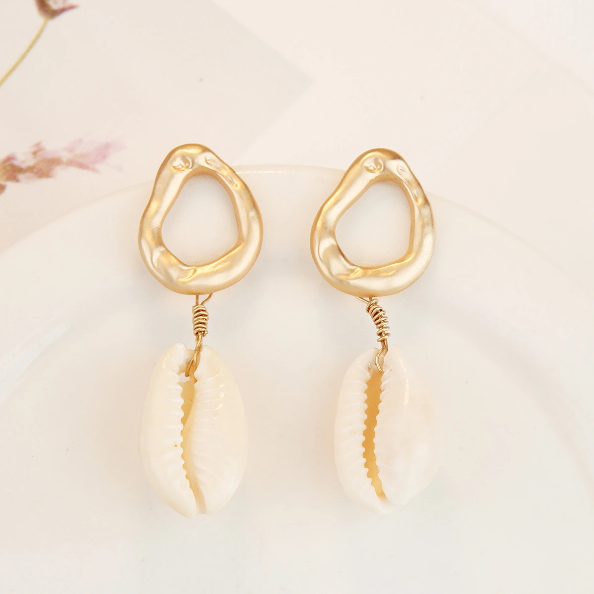 15 designs sea beach natural shell cowrie dangle drop earrings shell pearl stud earrings wholesale shell women earrings