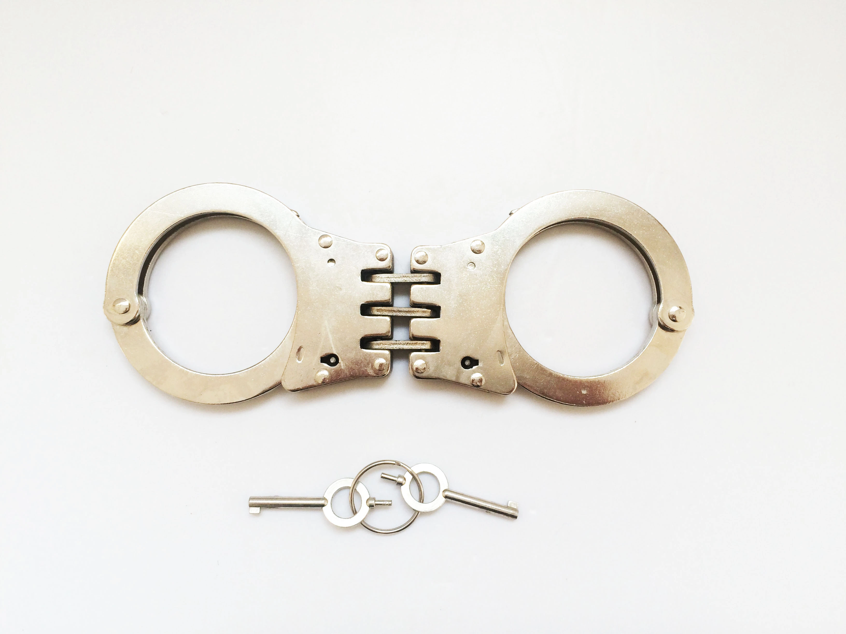 Double lock police hand cuff hinged handcuffs