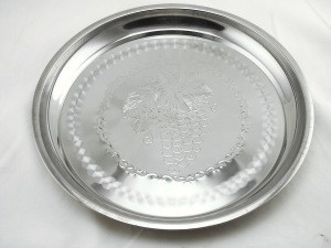 Metal charger plates hot selling tray stainless steel round trays with grape pattern