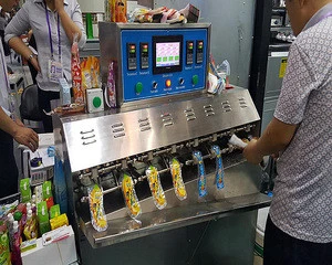 New Condition and Food &amp; Beverage Factory Applicable Industries Sachet Water Packaging Machine