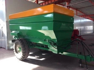 Trailer type fertilizer spreader for the tractor
