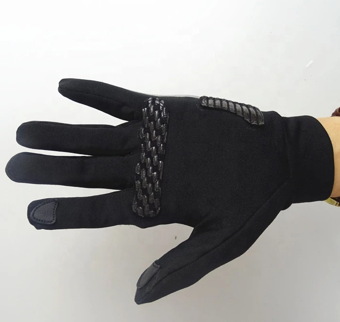Wear comfortable, breathable and customizable riding gloves