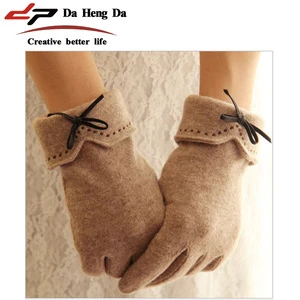Woolen cashmere touch screen gloves embroidered with leather bows gloves