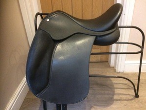 2020 High Quality Black leather England dressage saddle for horse riding/horse saddles By Lazib Sports