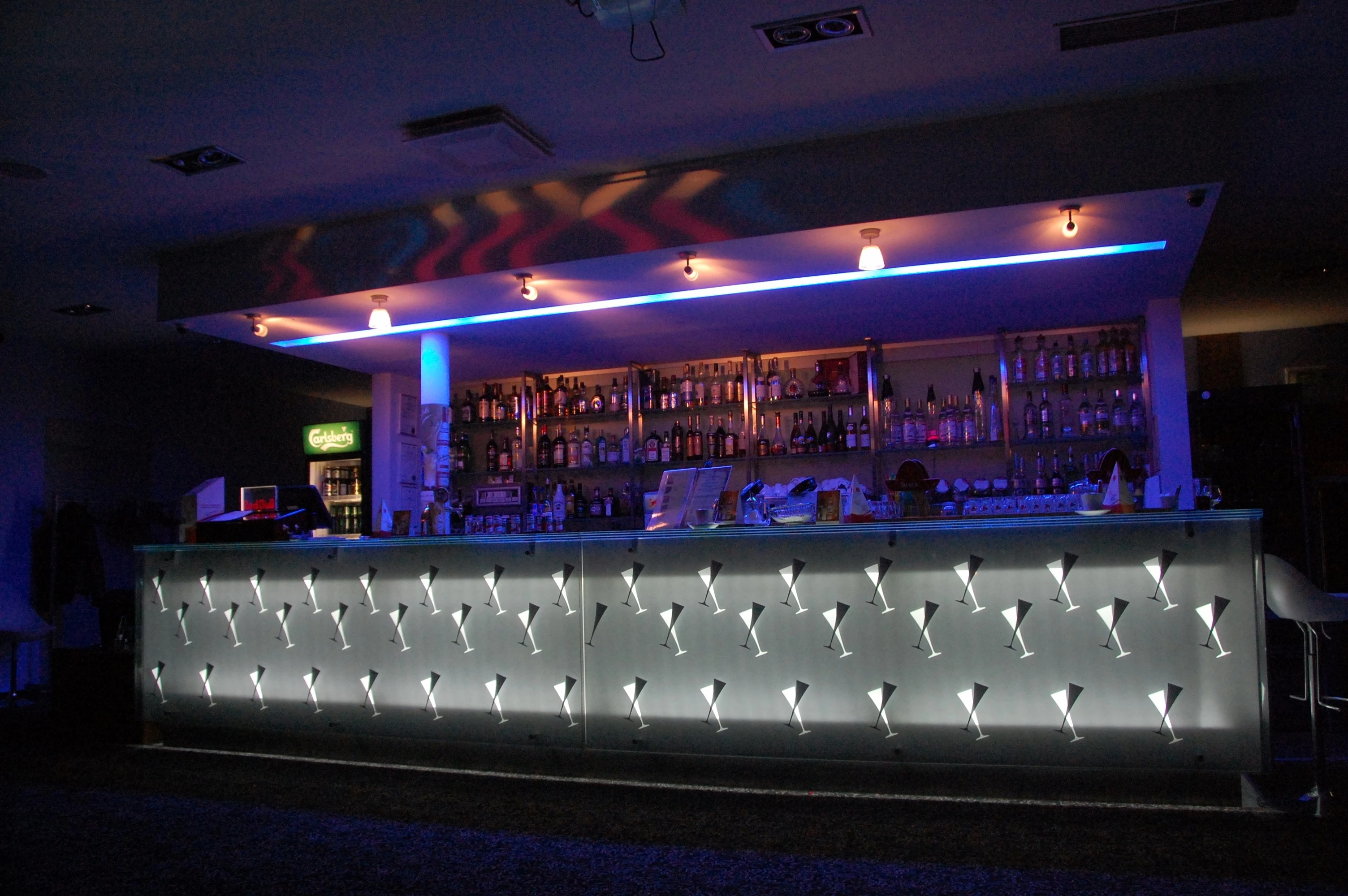 Commercial shenzhen bar furniture hotel night club disco bench display gothic reception bar counter