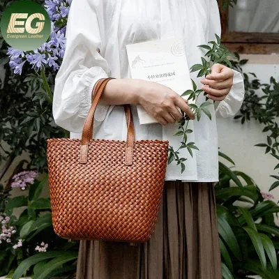 Emg7304 Genuine Leather Woven Bag for Women Kitting Sling Ladies Summer Beach Picnic Rattan Large Gift Custom Hand Made Bags with Zipper