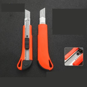 Factory direct sale 18mm ABS non-slip large knife holder 2 blades automatic lock utility knife cutter