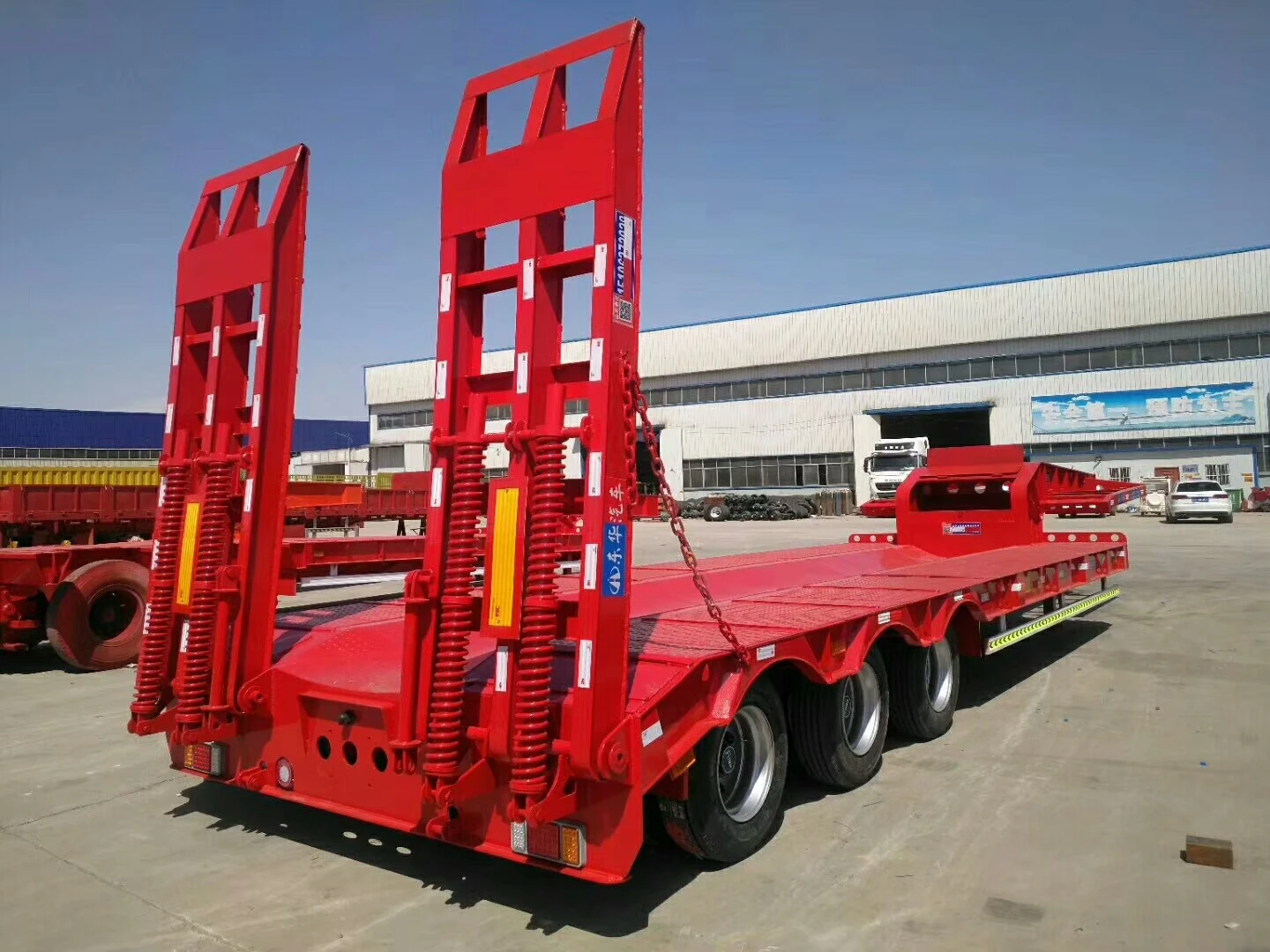 Large Transport Vehicle Semi-Trailer For  Heavy Equipments