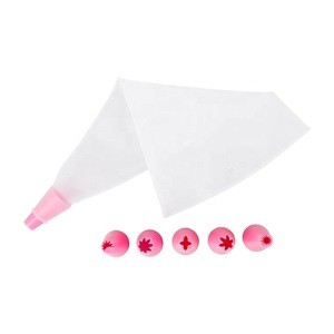 Silicone kitchen accessories icing piping cream pastry bag 6 PCS nozzle set diy cake decorating tools set