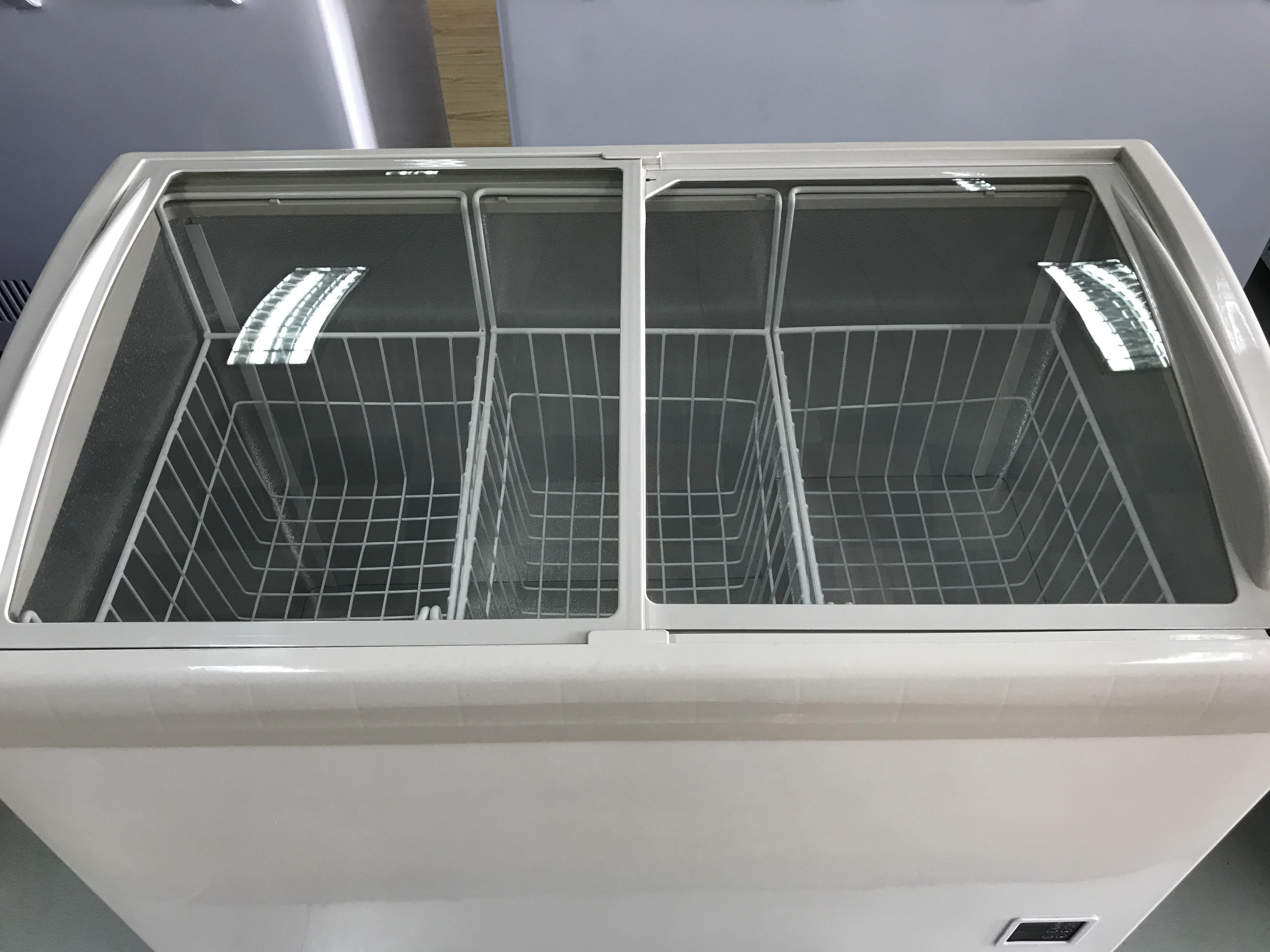 Commercial Tropical Display Cola Double Sliding Glass Top Door Showcase Chest Deep Freezer Price For Ice Cream for Ice Lolly