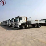 HOWO RHD 4X2 266HP truck mounted Crane 15ton folded crane
