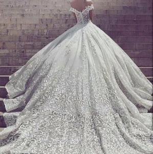 New Arrival 2017 Luxury Exquisite White Vestidos De Novia Ball Gown Court Train Lace Backless Wedding Dresses