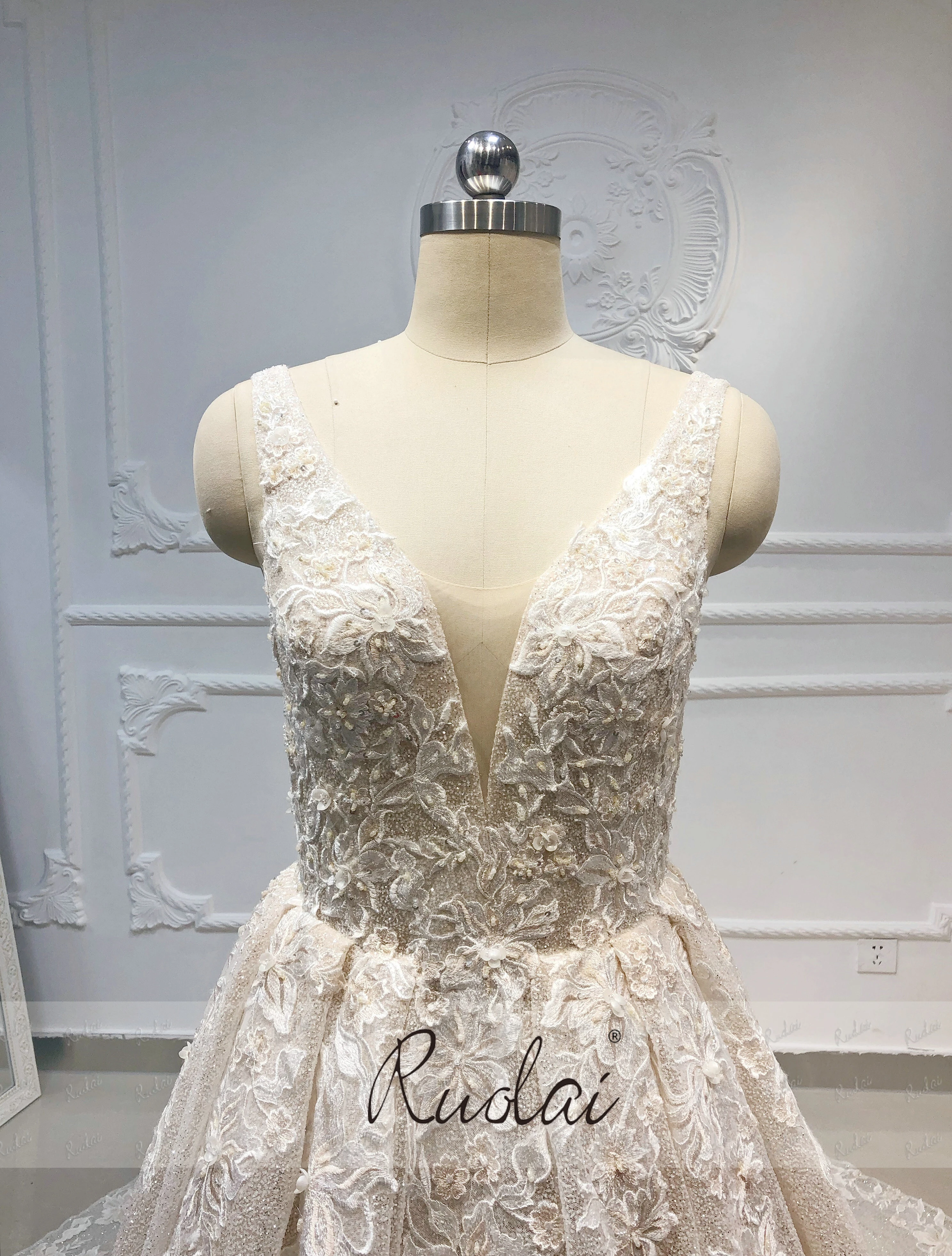OWD-H2200 Modern Glitter Shinny Appliques A line Chapel Train Wedding Gown Bride Wedding Dress