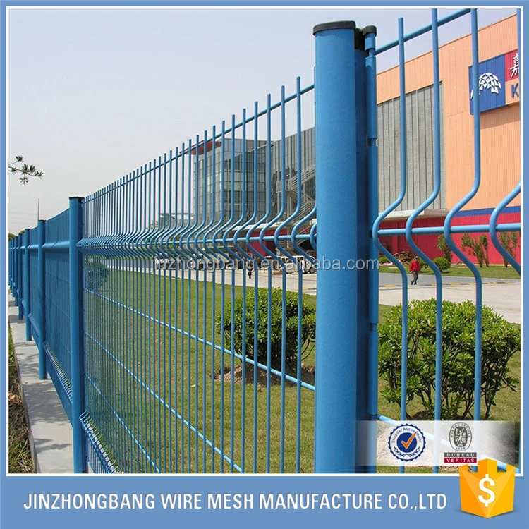 Powder coated wire mesh fence with folds
