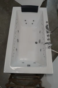 Q419 acrylic massage bathtub three waterfall inlets whirlpool tub