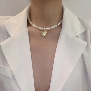 Single Strand Imitation Pearl Love Pendant Metal Necklace Baroque Palace Style Heart Open Exquisite Choker Clavicle Necklace