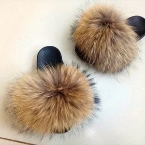 Wholesale New Design Women Luxury Fur Slides With Real Raccoon Fur Slippers for Traveling Summer Fur Sandals Sliders