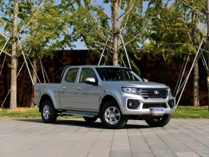 Hot-selling Chinese Used pickup trucks 143HP Diesel four-wheel drive