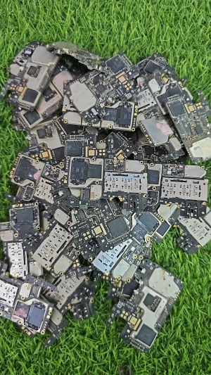 Mobile Phone scraps