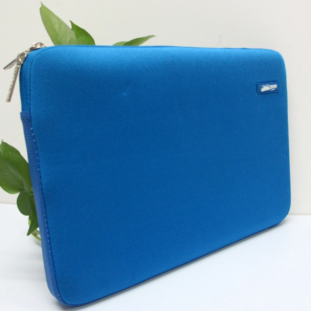 AmazonBasics  neoprene13.3-Inch Laptop Sleeve - Blue