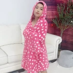 Custom design breathable yarn knitted oodie hoodie blanket kids beach pocho towels for bath shower