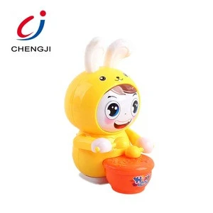 Factory wholesale eco-friendly plastic cute rabbit kids custom wind up toy