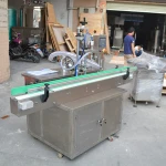 Full automatic single nozzle detergent liquid products filling machine with conveyor