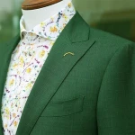 High end hang tailor made fashion two button peak lapel green fabric men suit