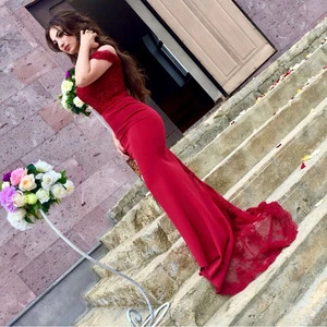 Red Off-Shoulder Sleeveless Mermaid Party Wear Gowns 2018 Backless Zipper Beaded Sweep Train Sequins Prom Dress