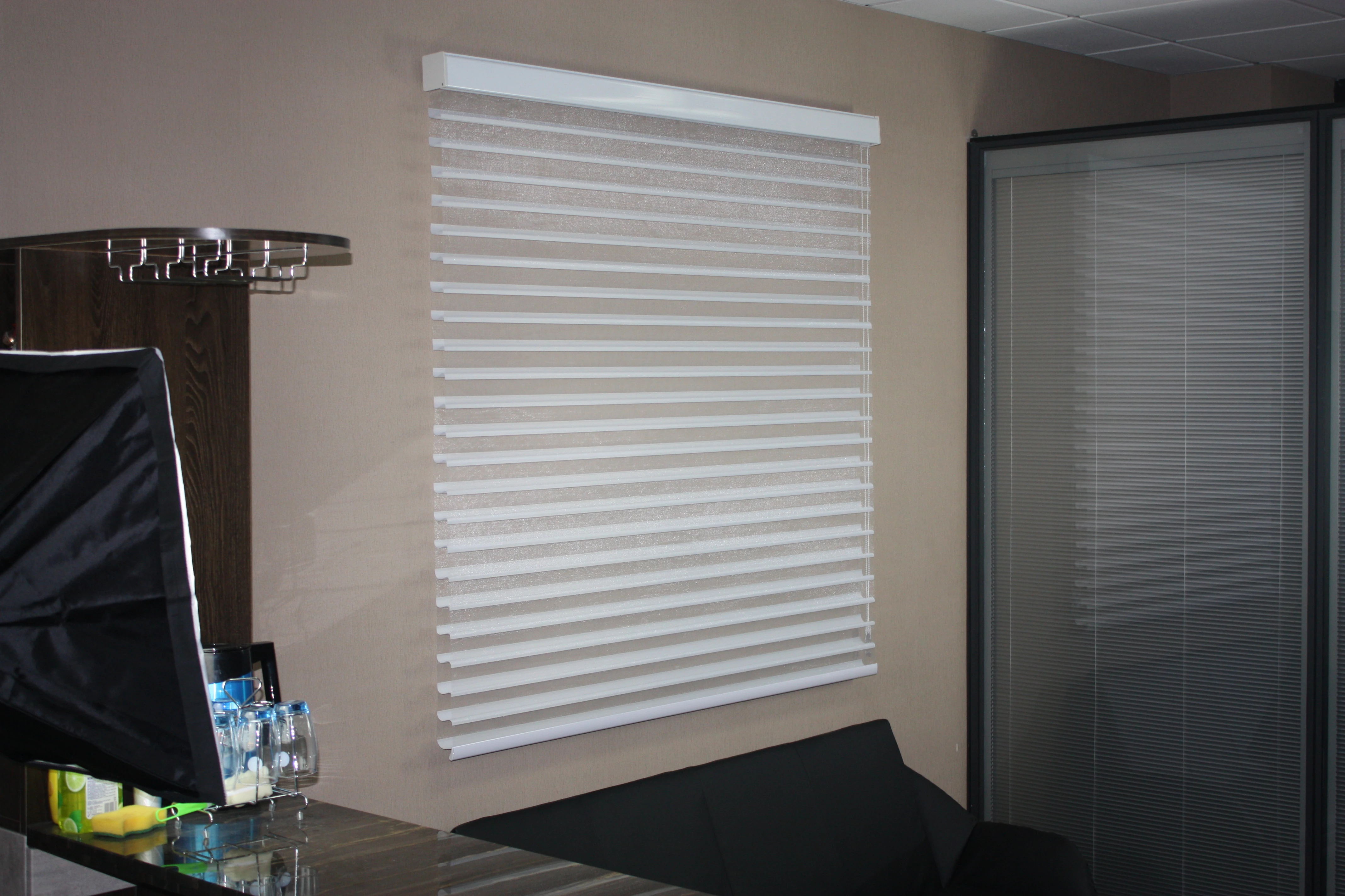 Shining Electric Sheer Shades Silhouette Triple Shades Blinds with Remote Control