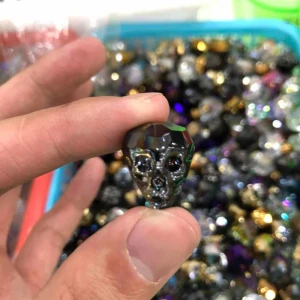 Wholesale Natural small crystal crafts hand carved reiki healing skull stone for pendant necklace