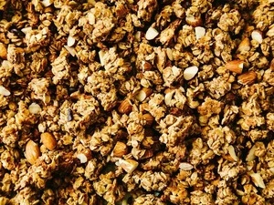 Crunchy Granola With Almonds And Chocolate Instant Breakfast Cereal Vegan And Gluten free Certified Organic / Bio Private Label