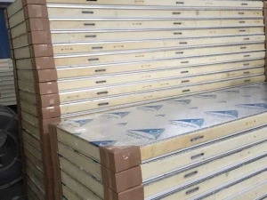 PU sandwich panel with embossed aluminum