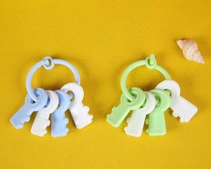 Smile Bear Mini Baby Bed Hanging Toy Plastic Cute Plastic Rings Baby Rattle