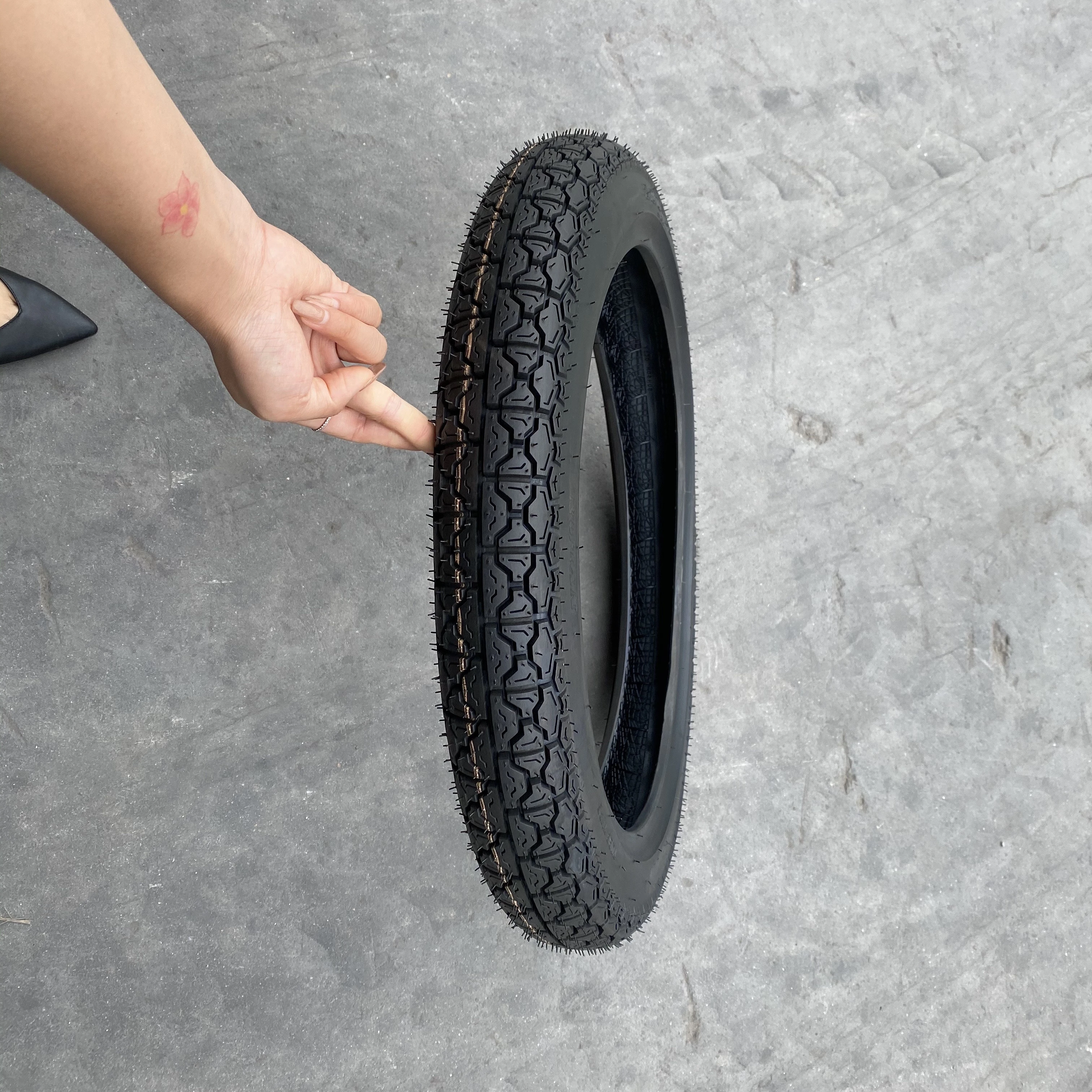 3.00-17 bajaj avenger tyres motorcycle wheels  motorcycle tire maxxis customizable weight