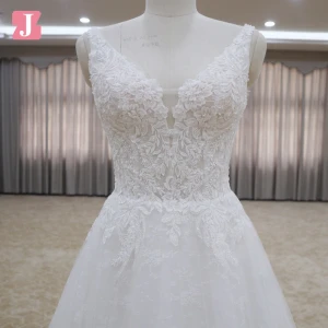 newest wedding dress Low backless bridal gown