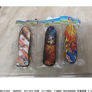 Promotional gift mini skate boarding finger skateboard toy classic toy for kids