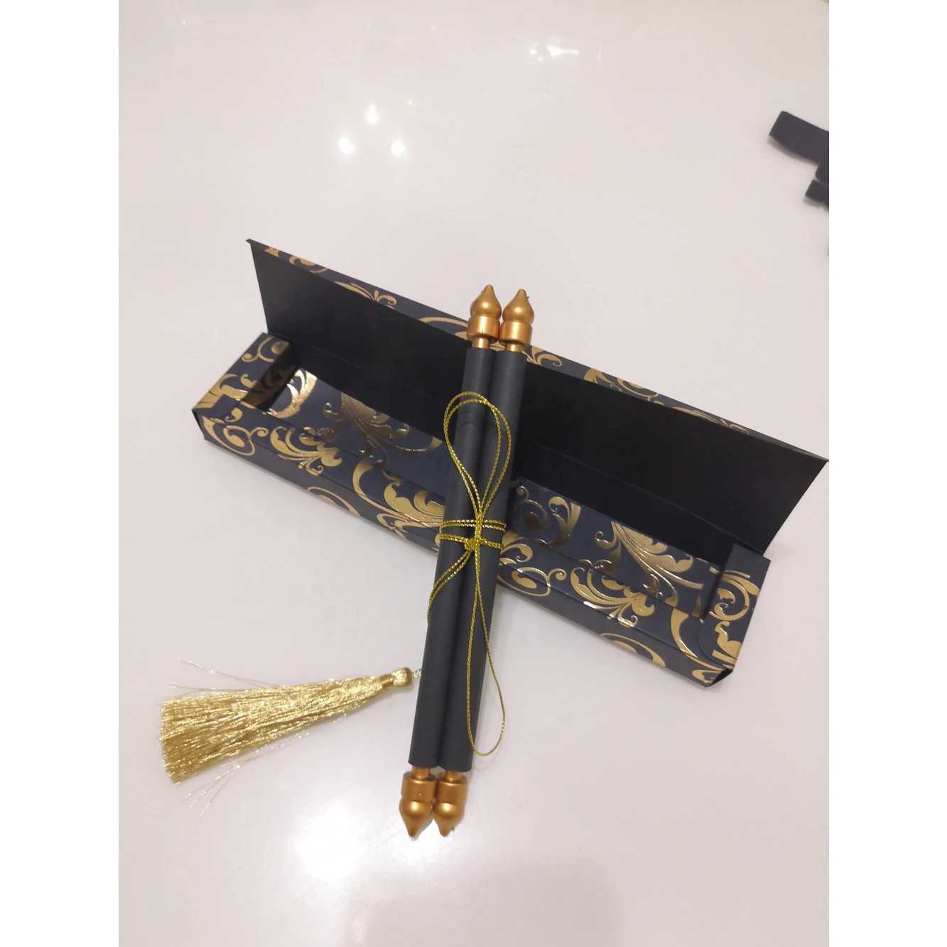 2020 Newest  Luxury Royal Indian Design Black Scroll Wedding Invitation Cards with Gold Foil
