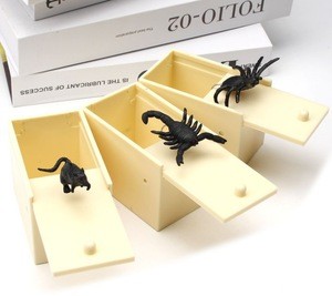 April Fool&#39;s Day gift Wooden Prank Trick Practical Joke Toy of Spider Mouse Scorpion for Gift