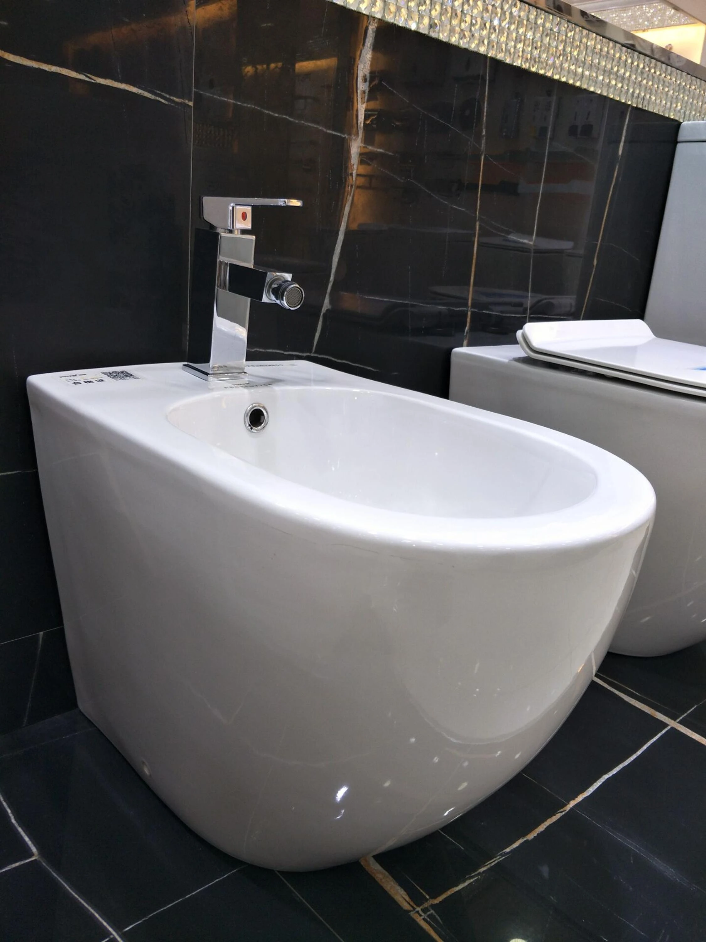 China Supplier ceramic sanitary ware Bathroom one piece hygiene toilet bidet for lady