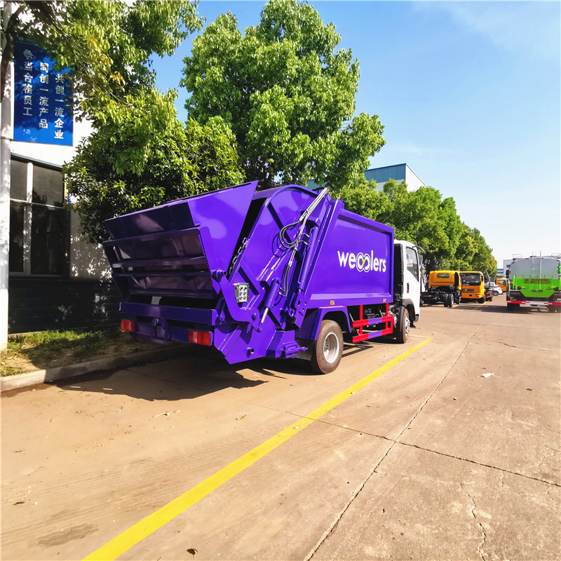 CLW Brand rubbish for sale mobile 4x2 municipal garbage truck trash compactor