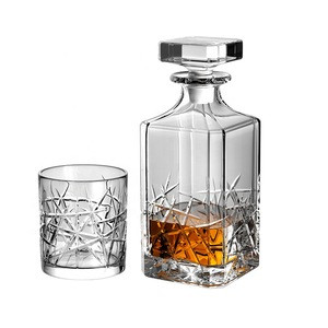 High quality wine decanter and whisky cup set Whiskey Decanter, 2 Twisted Whiskey Glasses, 2 XL Stainless Steel Whisky Cubes