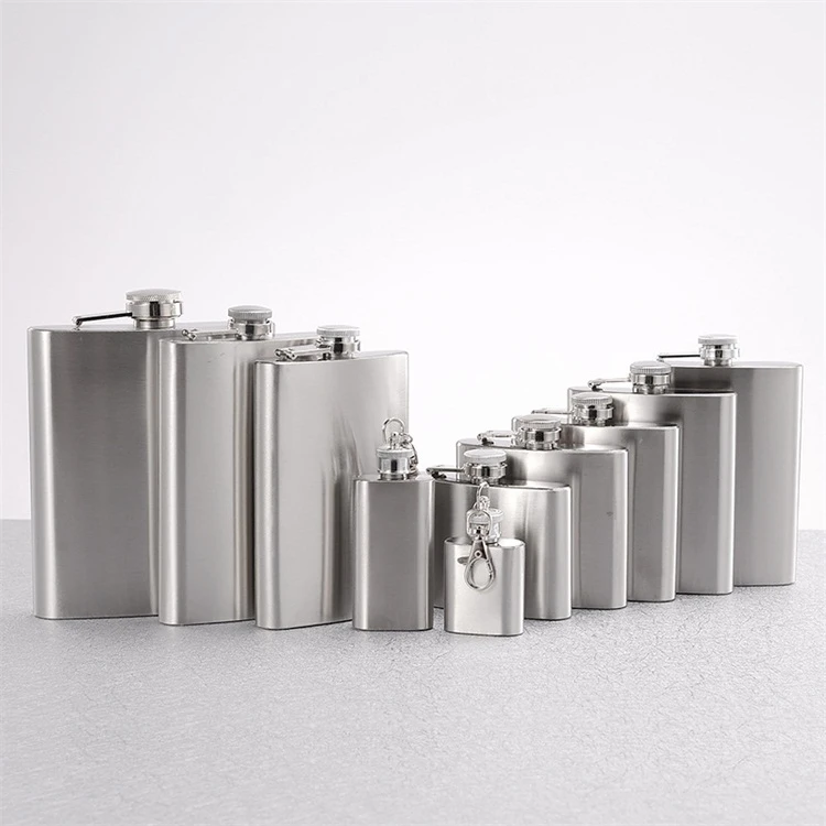Leak-proof Stainless Steel Hip Flask Portable Liquor Hip Flask with Sleeve