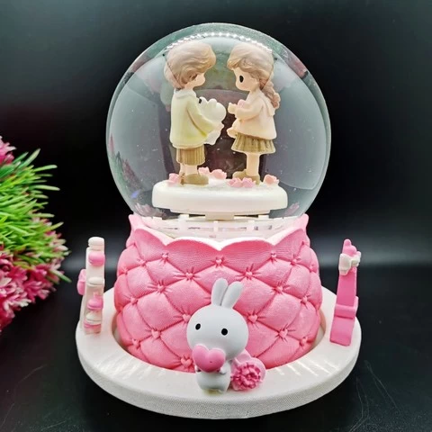 New Arrival Resin Crafts Christmas Gifts Lovely Couple Water Snowball Snow Globe With Music