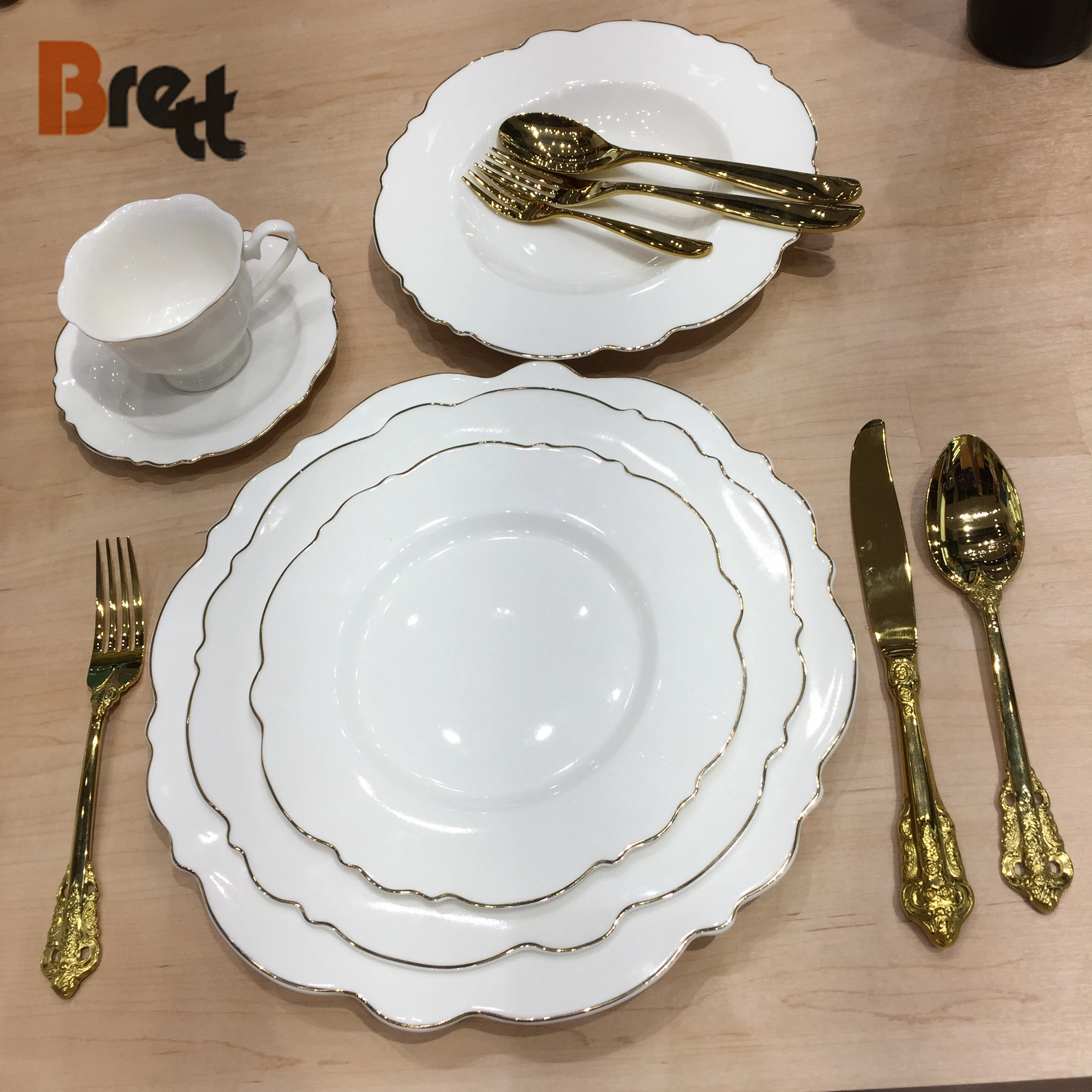 Royal bone china dinnerware sets,luxury design dinnerware bulk buy from china