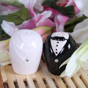 Bride and Groom ceramic Salt and Pepper Shakers Wedding party Favors and gift for guests
