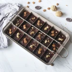Amazon Best Seller Wholesale FDA Approved 18 Pre-slice Non Stick Bakeware 12 Inch Brownie Pan with Dividers
