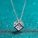 Moissanite diamond necklace S925 Silver Ferry pt950 gold necklace square pendant womens necklace selling new 2024