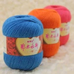 Wuge wholesale chunky wool yarn price for hand knitting